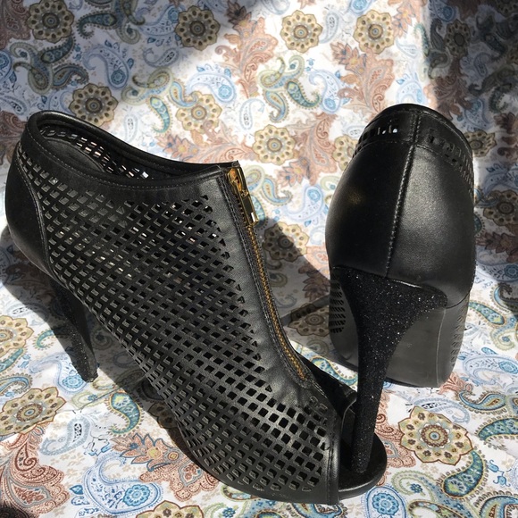 Steve Madden Black High Heels - Picture 5 of 5